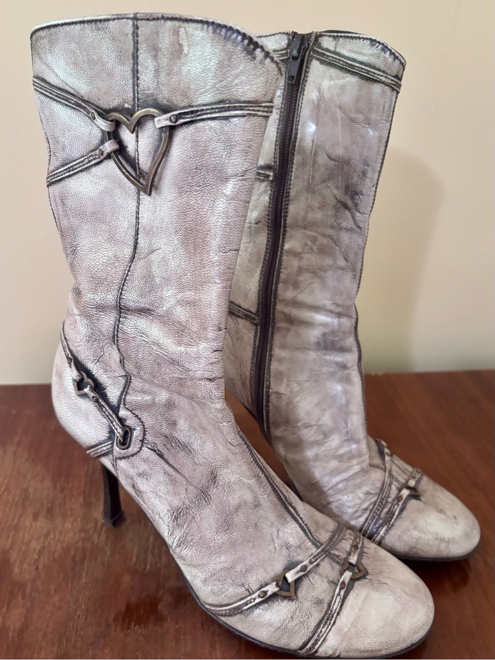 MUXART| Vintage Distressed Grey Leather Heel Heart Charms Mid-Calf Boots Sz 7.5